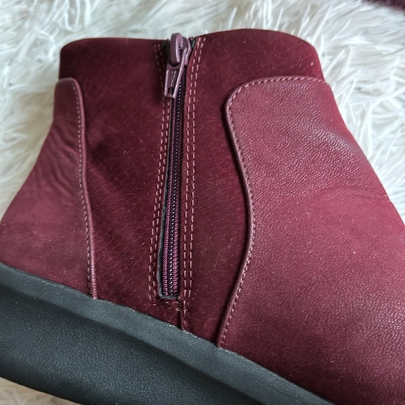 Burgundy leather suede booties casual Cloud Steppers by Clark’s, Sz 10 - Picture 10 of 13